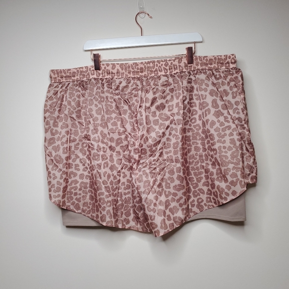 Good American Active Running Shorts - Picture 7 of 9